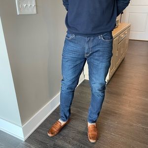 Banana Republic Men’s Traveler Jean Skinny fit